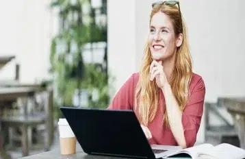 Exploring Freelance Writing: Pros and Cons